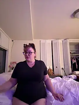 Snapshot of KittyCreamKisses chatting on 02-06-26, 03:22 KittyCreamKisses online show from 02-06-26, 03:22