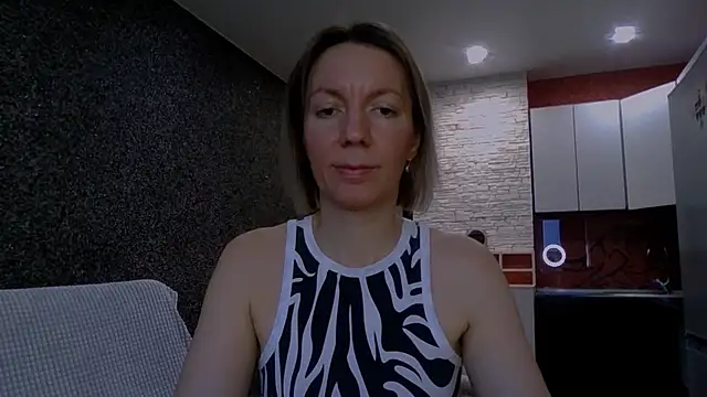 Amanda Luxe online show from 02-06-26, 03:11