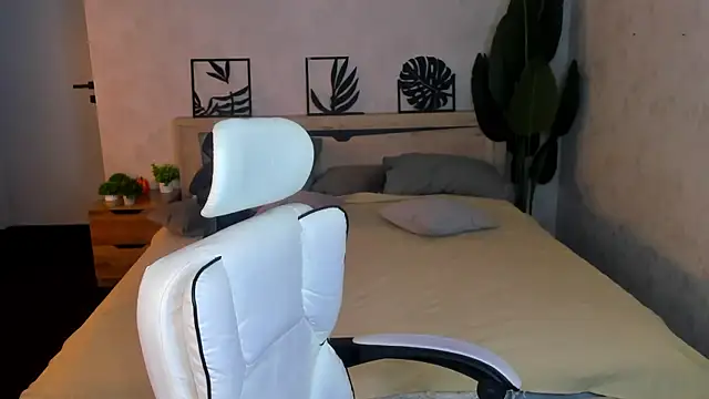 Gloria Gordon online show from 04-25-26, 05:32