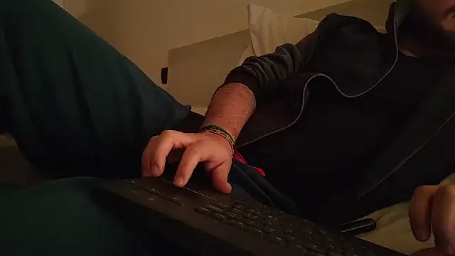 Snapshot of Reb_born89 chatting on 01-14-26, 05:18 Reb born89 online show from 01-14-26, 05:18