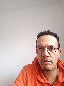 Snapshot of Henrytsuzuki chatting on 01-10-26, 11:45 Henrytsuzuki online show from 01-10-26, 11:45