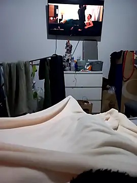 Snapshot of Henrytsuzuki chatting on 01-11-26, 02:27 Henrytsuzuki online show from 01-11-26, 02:27