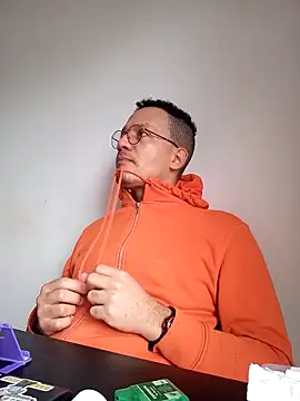 Snapshot of Henrytsuzuki chatting on 02-01-26, 03:21 Henrytsuzuki online show from 02-01-26, 03:21