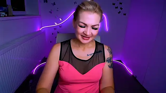 Snapshot of Madonna_Fire chatting on 07-31-26, 11:53 Madonna Fire online show from 07-31-26, 11:53