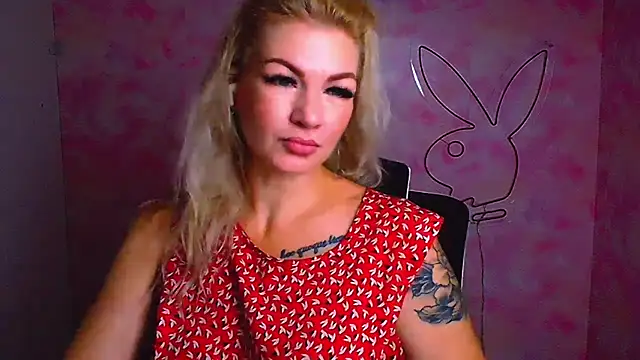 Snapshot of Madonna_Fire chatting on 08-03-26, 05:39 Madonna Fire online show from 08-03-26, 05:39