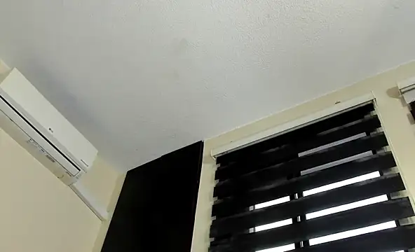 Snapshot of vanesadimaria chatting on 02-05-25, 10:33 vanesadimaria online show from 02-05-25, 10:33