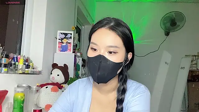 Tieu-May online show from 04-23-26, 08:44