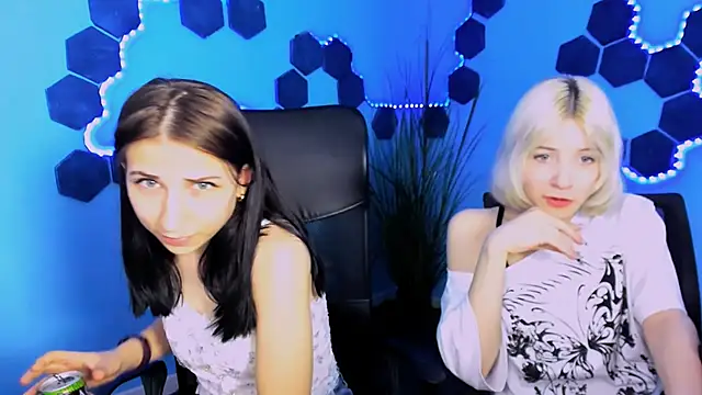 sweetie chloe  online show from 05-12-26, 08:44