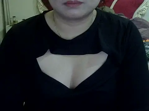 Snapshot of Sarah_no_land chatting on 01-10-26, 04:09 Sarah no land online show from 01-10-26, 04:09