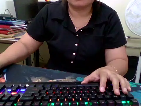 Sarah no land online show from 04-29-26, 03:43