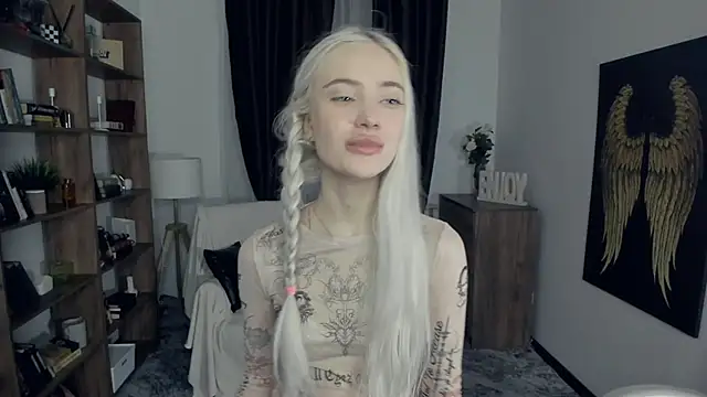 KristalCrowner online show from 02-27-26, 06:41