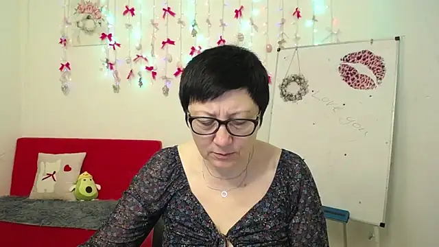 EmilyL0ve online show from 04-13-26, 05:13