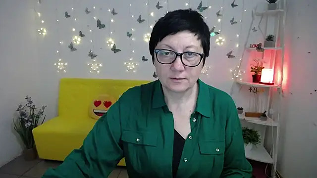 EmilyL0ve online show from 04-22-26, 05:14