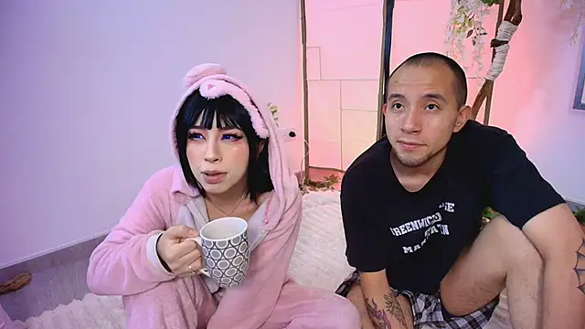 Snapshot of Xayah_and_Rakan chatting on 05-12-26, 05:48 Xayah and Rakan online show from 05-12-26, 05:48