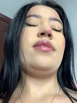 Snapshot of DulcePiink chatting on 02-15-26, 07:43 DulcePiink online show from 02-15-26, 07:43