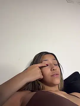 Snapshot of vicky_bass_ chatting on 03-06-26, 05:37 vicky bass online show from 03-06-26, 05:37