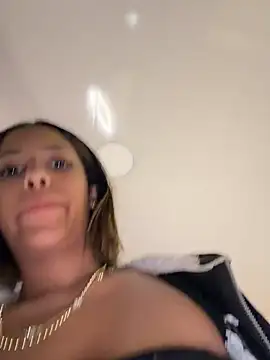 Snapshot of vicky_bass_ chatting on 06-24-26, 01:48 vicky bass online show from 06-24-26, 01:48