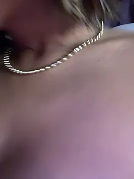 Snapshot of vicky_bass_ chatting on 06-28-26, 01:33 vicky bass online show from 06-28-26, 01:33