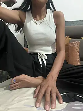 Snapshot of hina_001 chatting on 02-25-26, 04:38 hina 001 online show from 02-25-26, 04:38