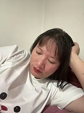 Snapshot of Suni-ii chatting on 05-14-26, 11:28 Suni-ii online show from 05-14-26, 11:28