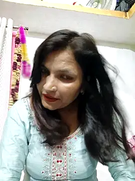 Snapshot of Priyaa_1433 chatting on 06-18-26, 04:57 Priyaa 1433 online show from 06-18-26, 04:57