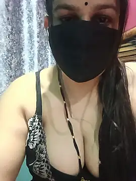 Snapshot of 01Roshani chatting on 05-11-26, 05:32 01Roshani online show from 05-11-26, 05:32