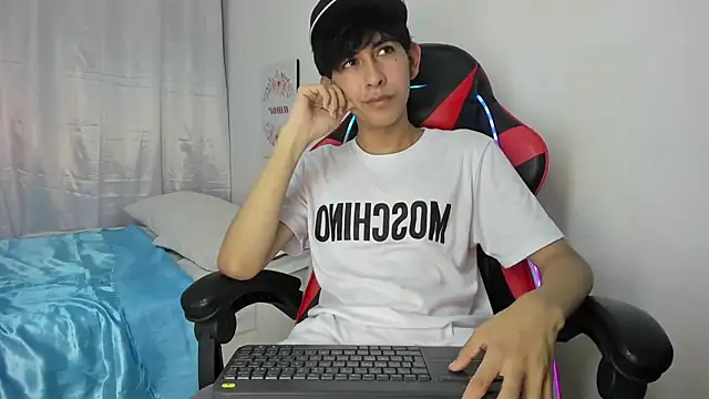 Snapshot of julian_xx chatting on 04-30-26, 07:09 julian xx online show from 04-30-26, 07:09