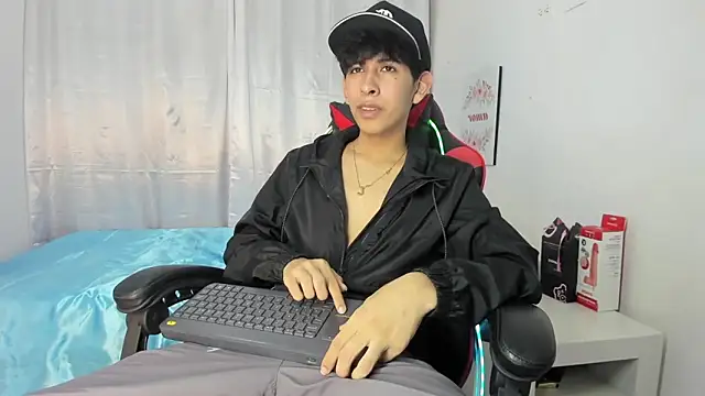 Snapshot of julian_xx chatting on 05-01-26, 07:07 julian xx online show from 05-01-26, 07:07