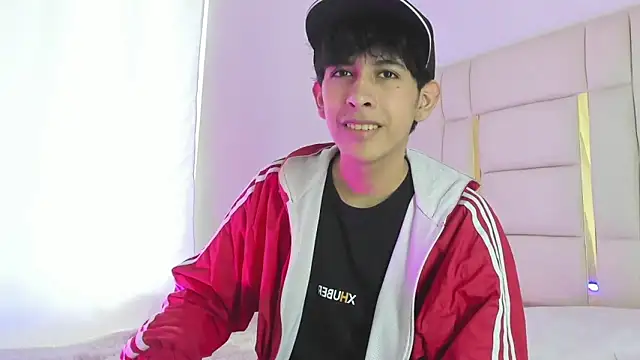 Snapshot of julian_xx chatting on 06-01-26, 08:32 julian xx online show from 06-01-26, 08:32