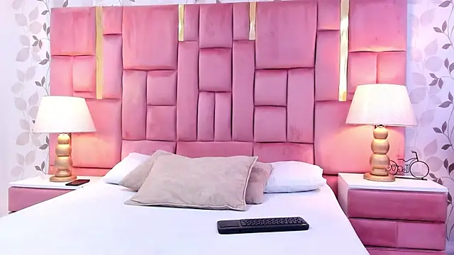 CintiaHolms online show from 01-18-26, 04:27