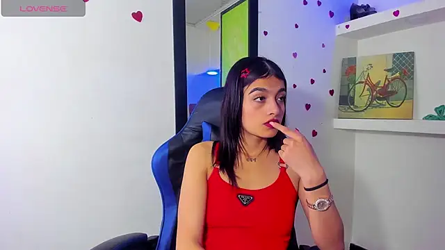 Snapshot of honeyluxe_ chatting on 06-19-26, 08:12 honeyluxe online show from 06-19-26, 08:12