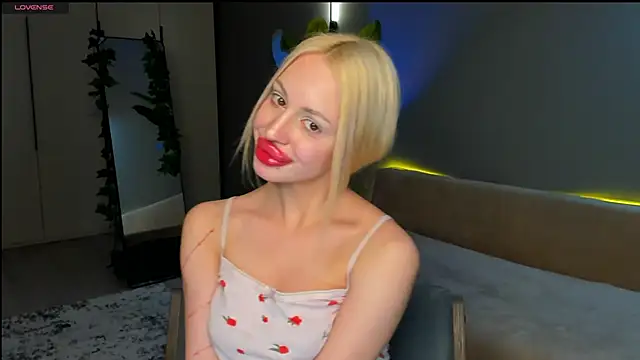 Luna Beverly online show from 03-23-26, 08:02