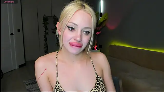 Luna Beverly online show from 04-03-26, 08:18