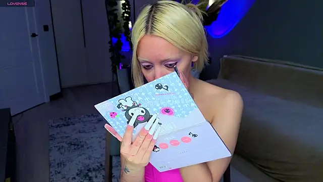 Luna Beverly online show from 06-14-26, 02:30
