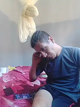 Snapshot of Rodrigohernan19 chatting on 06-25-26, 01:48 Rodrigohernan19 online show from 06-25-26, 01:48