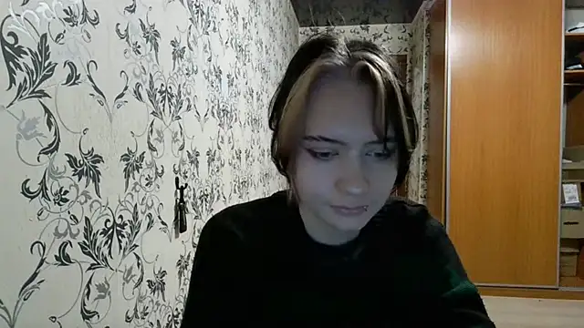 LxayBloom online show from 04-26-26, 01:14