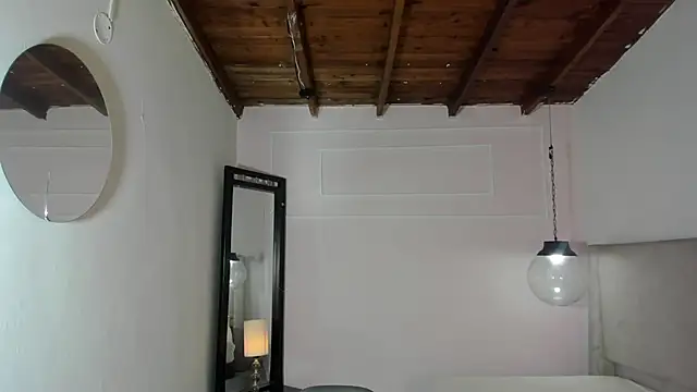 ZoeFox5 online show from 03-10-26, 11:15