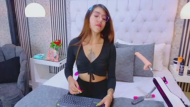 VioletFroost online show from 04-01-26, 07:11