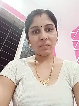 Snapshot of Hot_ree85 chatting on 06-15-26, 05:09 Hot ree85 online show from 06-15-26, 05:09