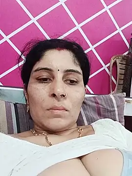 Snapshot of Hot_ree85 chatting on 06-17-26, 04:26 Hot ree85 online show from 06-17-26, 04:26