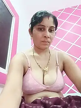 Snapshot of Hot_ree85 chatting on 06-20-26, 10:51 Hot ree85 online show from 06-20-26, 10:51
