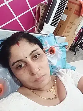 Snapshot of Hot_ree85 chatting on 06-24-26, 03:05 Hot ree85 online show from 06-24-26, 03:05