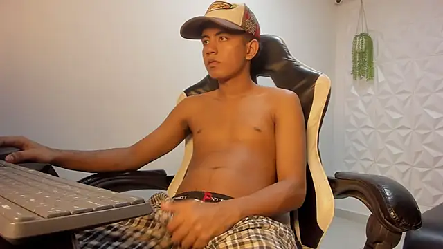 Alluringangel23 online show from 01-10-26, 12:45