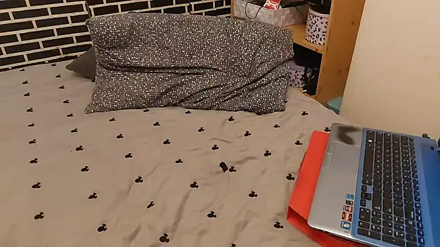 Snapshot of Spatgirl chatting on 02-18-26, 02:24 Spatgirl online show from 02-18-26, 02:24