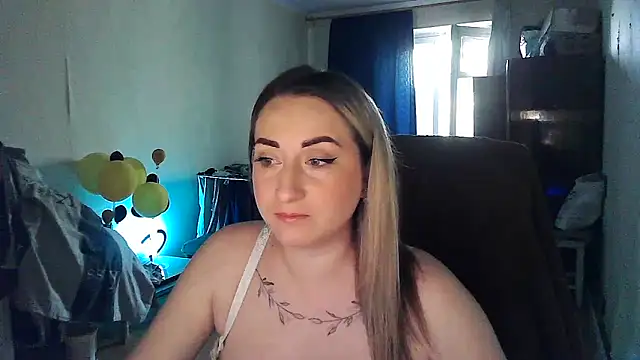 Snapshot of FoxyAnn12 chatting on 06-22-26, 01:41 FoxyAnn12 online show from 06-22-26, 01:41