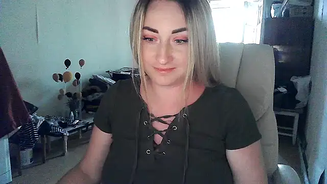 Snapshot of FoxyAnn12 chatting on 06-29-26, 11:21 FoxyAnn12 online show from 06-29-26, 11:21