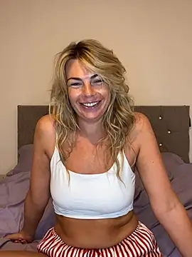 Snapshot of Scarlett_the_girlnextdoor chatting on 07-26-26, 05:59 Scarlett the girlnextdoor online show from 07-26-26, 05:59