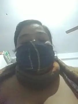 Snapshot of momo_loves chatting on 01-31-26, 07:11 momo loves online show from 01-31-26, 07:11