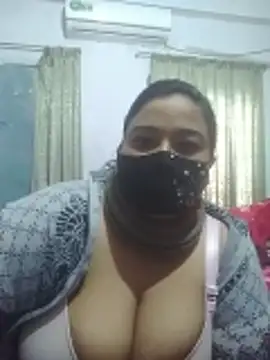 Snapshot of momo_loves chatting on 02-04-26, 06:19 momo loves online show from 02-04-26, 06:19