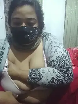 Snapshot of momo_loves chatting on 02-04-26, 06:25 momo loves online show from 02-04-26, 06:25